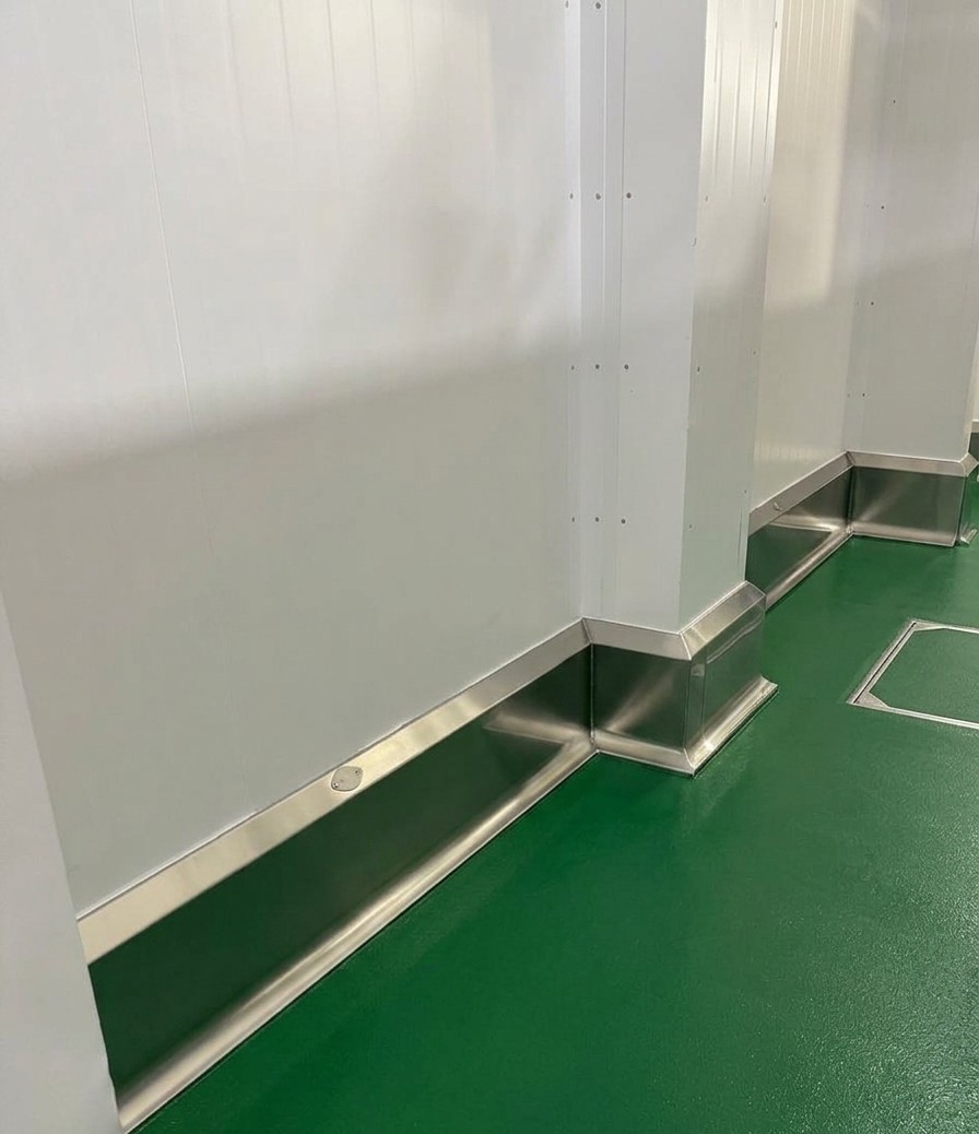 recessed with a green floor